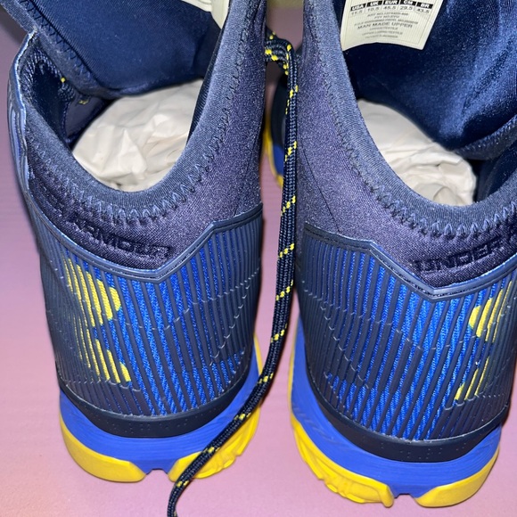 Under Armour UA Curry 2.5 Dub Nation. Slightly Used condition. Sz 11.5 in box - Picture 3 of 7